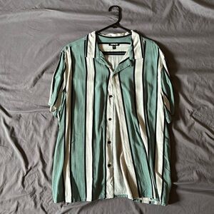 Express short sleeve casual button up shirt size XL pattern